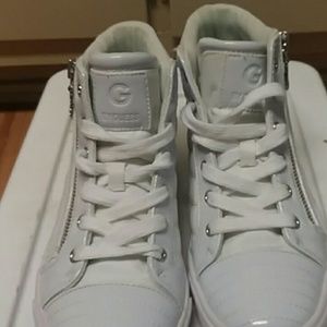 Like NEW white on white sneakers
